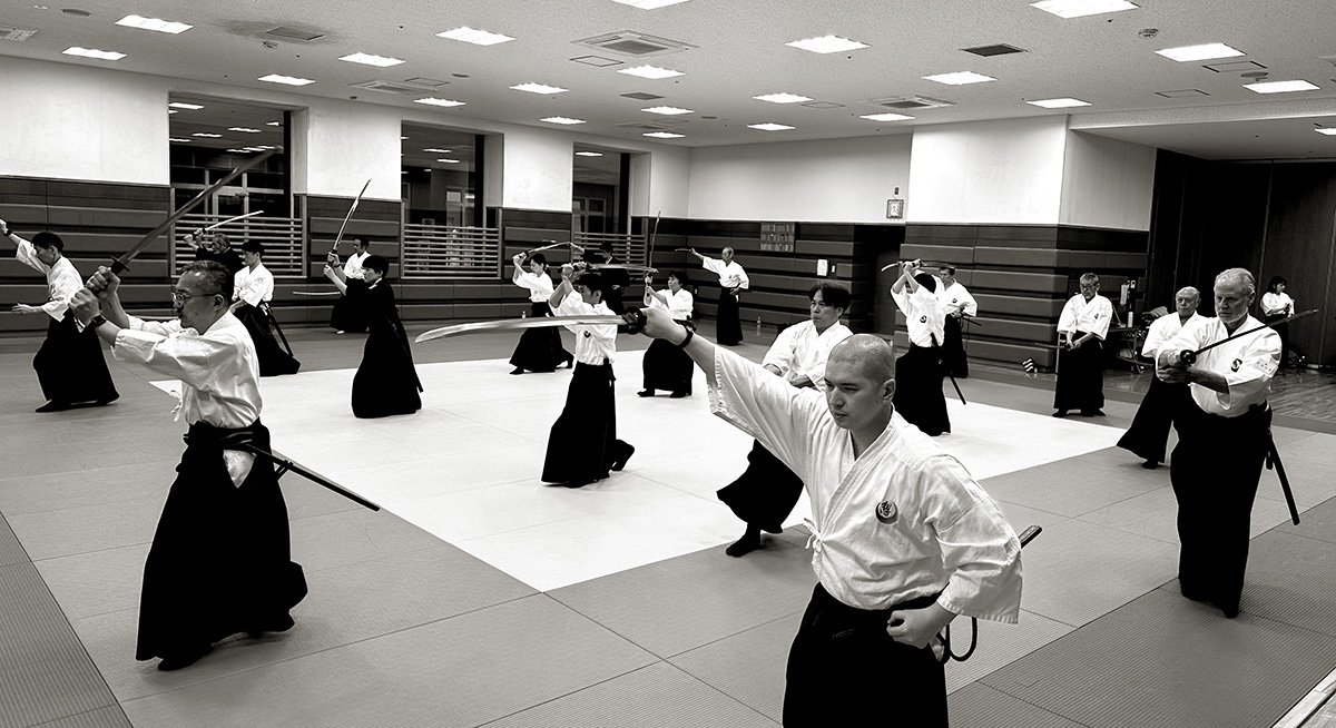 女性が行う居合と剣術